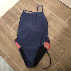 “Nico 2” jolyn tie back